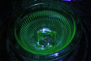uranium glass 3 lb bowl 1000 counts